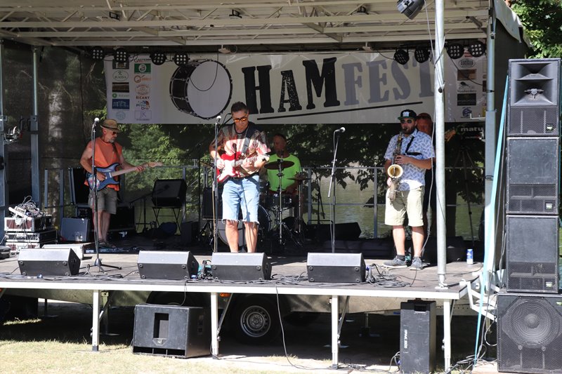 Hudební část programu zahájili Delta Blues Jam s Honzou Korbelem